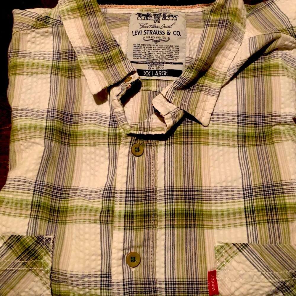 Levi’s Puckered Short Sleeve Shirt.